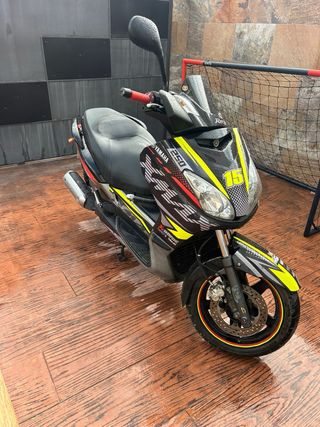 Moto Yamaha x Max 250