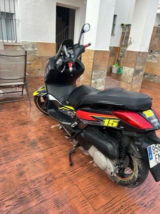Moto Yamaha x Max 250