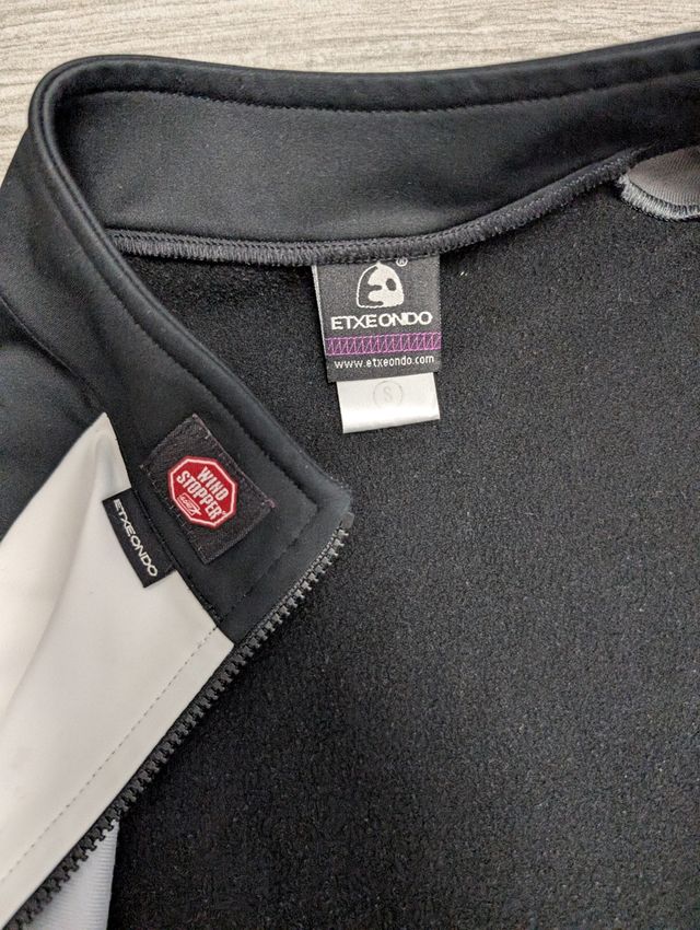 Chaqueta Etxeondo Wind Stopper Negra