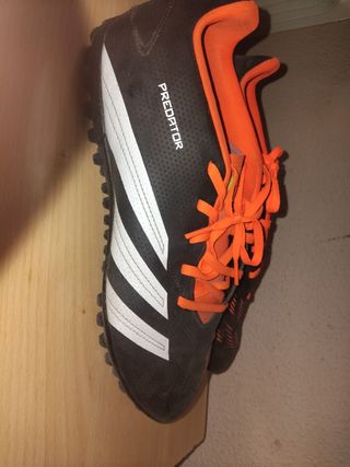 Zapatillas fútbol sala Adidas Predator.