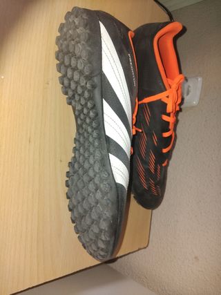 Zapatillas fútbol sala Adidas Predator.