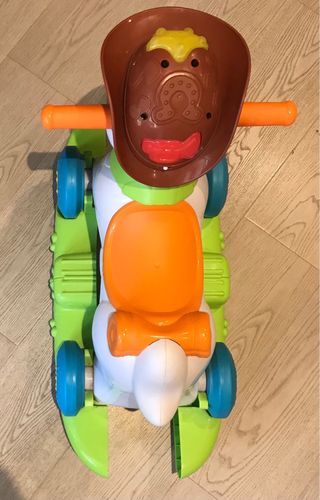 Caballito balancín marca Chicco