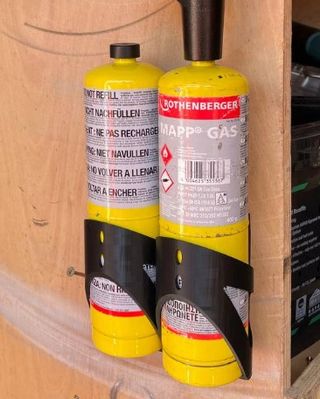 1 SOPORTE PARA 2 BOTELLAS DE GAS PROPANO