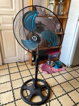 Ventilador de pie metálico azul