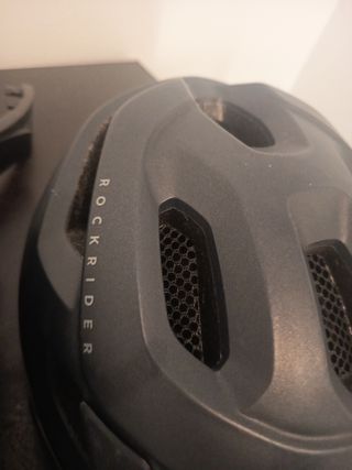 Casco de bicicleta gris
