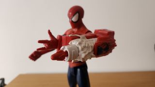 Figura Spiderman con accesorio