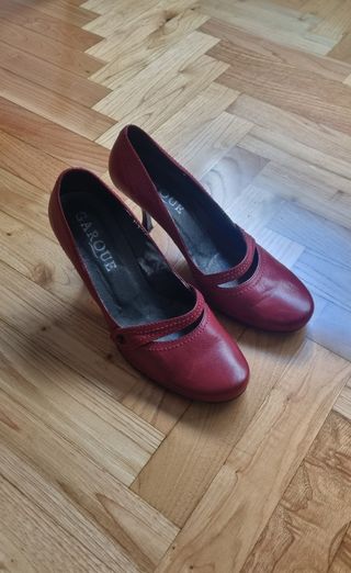 Zapatos de tacón Garque rojos