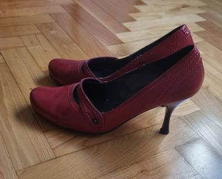 Zapatos de tacón Garque rojos