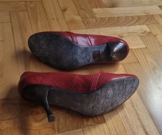 Zapatos de tacón Garque rojos