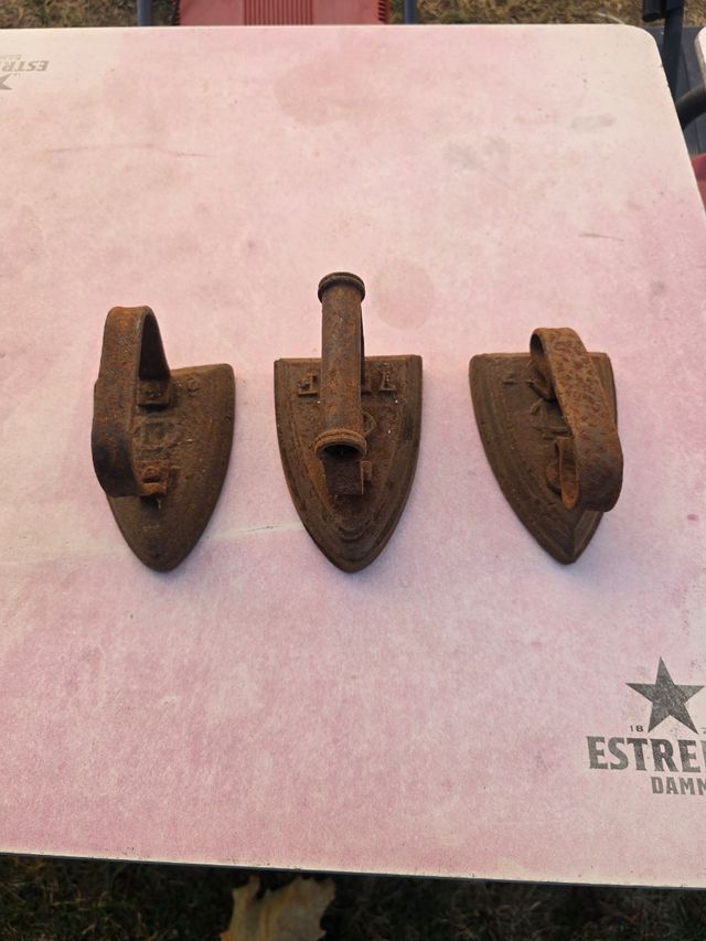 3 Planchas antiguas de hierro