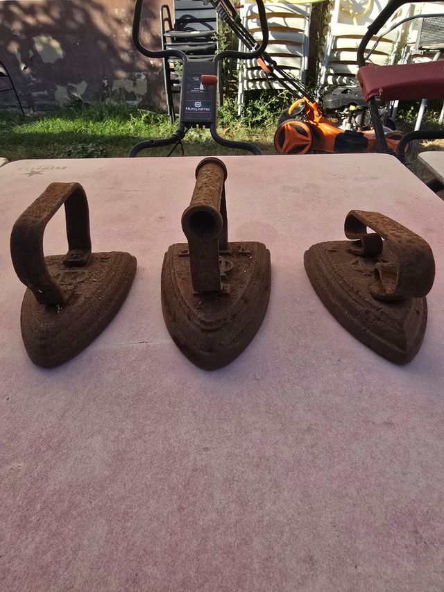 3 Planchas antiguas de hierro