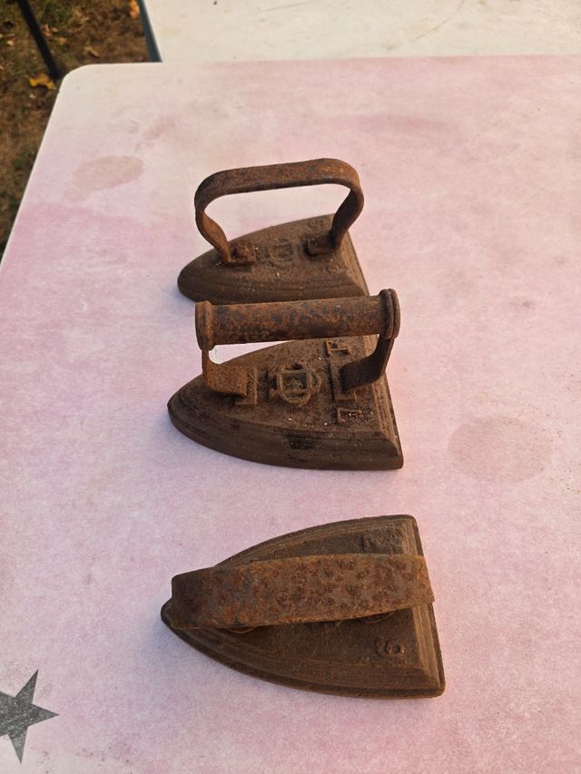 3 Planchas antiguas de hierro