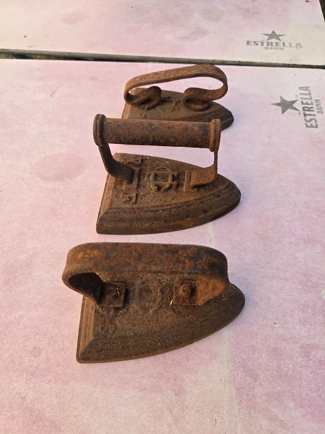 3 Planchas antiguas de hierro
