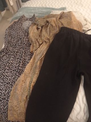Ropa variedad.
Más de 15 prendas.