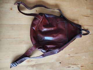 Mochila de cuero marrón
