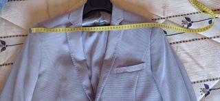 Traje de hombre azul y gris