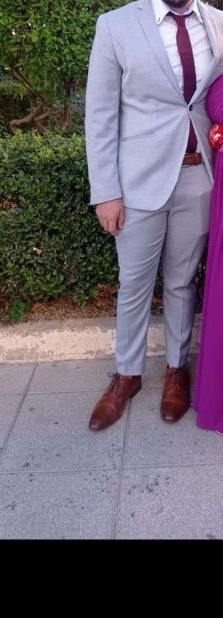 Traje de hombre azul y gris