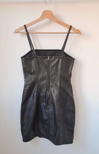 Vestido de cuero negro