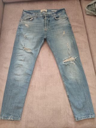 Pantalones vaqueros rotos Pull and Bear