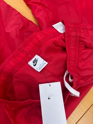 Pantalón deportivo Nike rojo