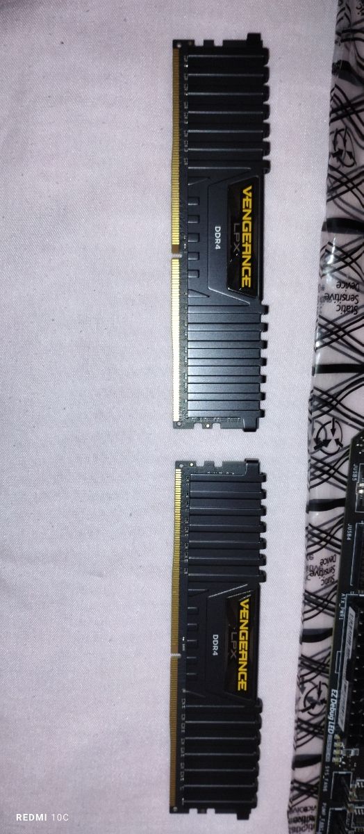 Combo MSI Z490 Gaming Plus + CPU i5 10400F+16gb r