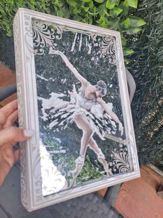 Scatola a forma di libro per riporre gli scaffali.