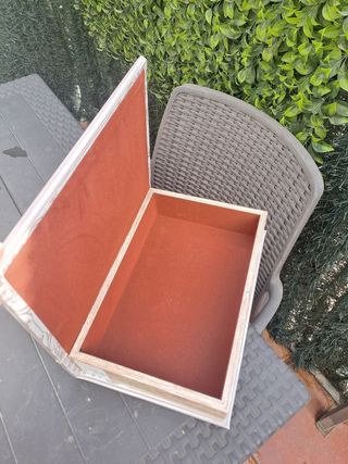 Scatola a forma di libro per riporre gli scaffali.