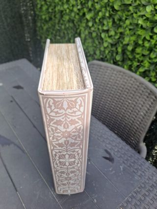 Scatola a forma di libro per riporre gli scaffali.