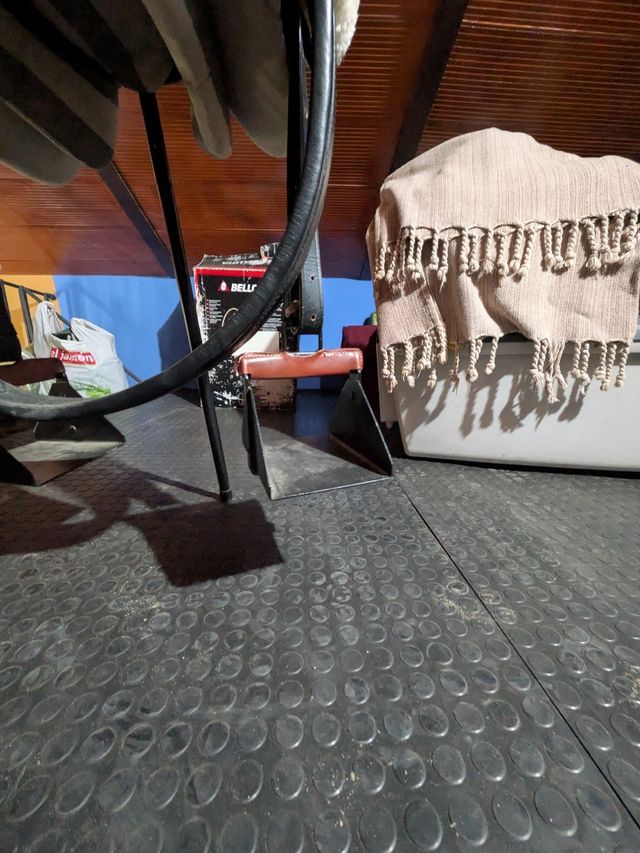 Montura vaquera para pony con estribos