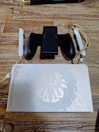 Nintendo Switch OLED Edición Zelda + funda Zelda..