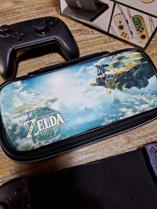 Nintendo Switch OLED Edición Zelda + funda Zelda..