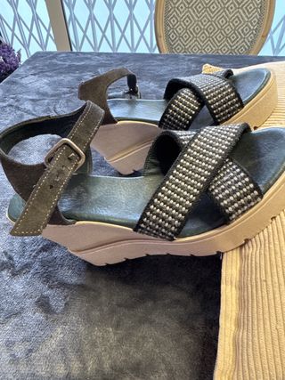 Sandalias Plataforma Gris y Negro