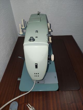 Máquina de coser Alfa Alfamatic 109