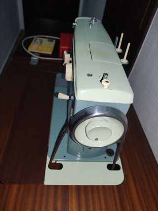 Máquina de coser Alfa Alfamatic 109