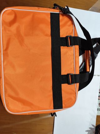 Bolso Portátil Gris y Naranja 42x32 aprox.