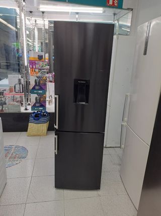 Nevera negra con dispensador de agua con garantía 