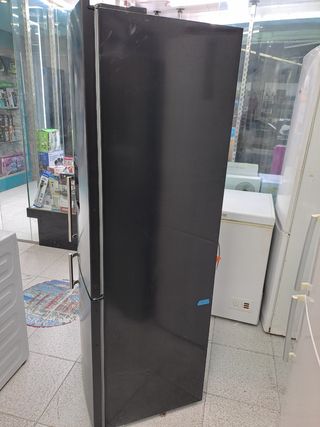 Nevera negra con dispensador de agua con garantía 