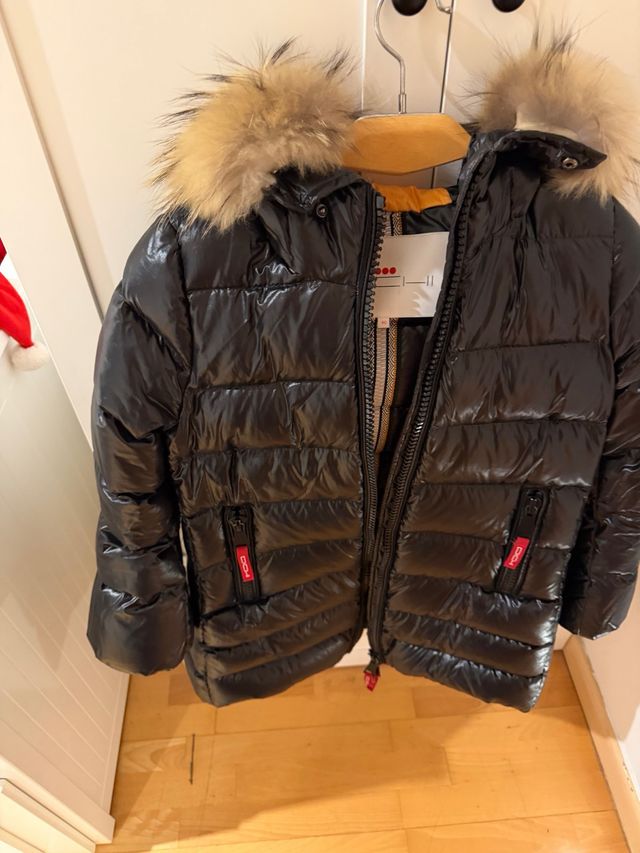 Abrigo Dichi Negro con Capucha y Pelo . talla 40