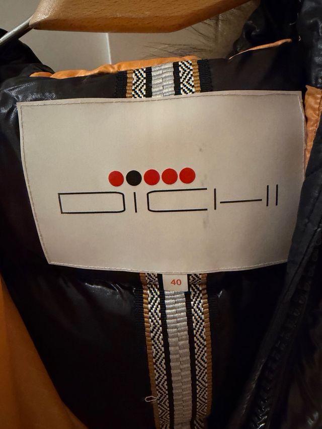 Abrigo Dichi Negro con Capucha y Pelo . talla 40