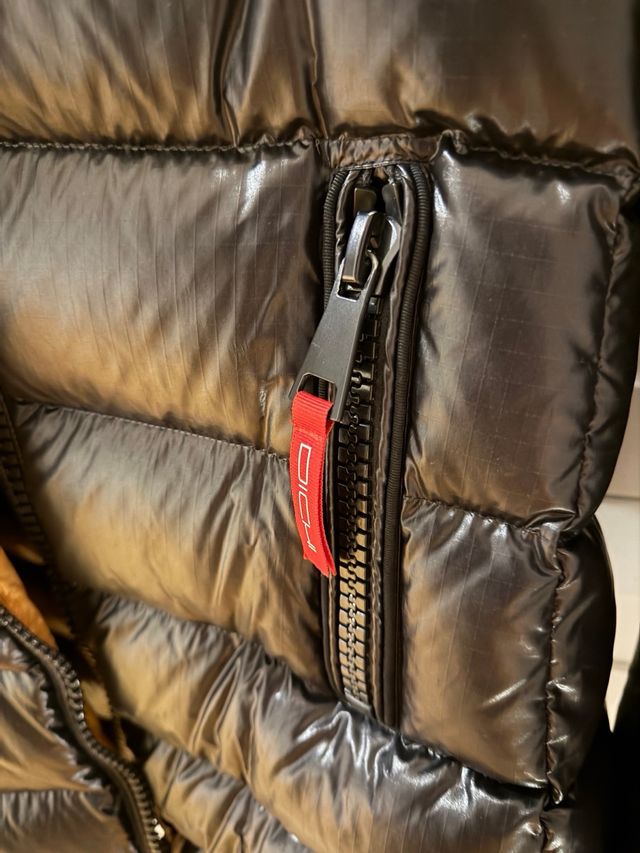 Abrigo Dichi Negro con Capucha y Pelo . talla 40