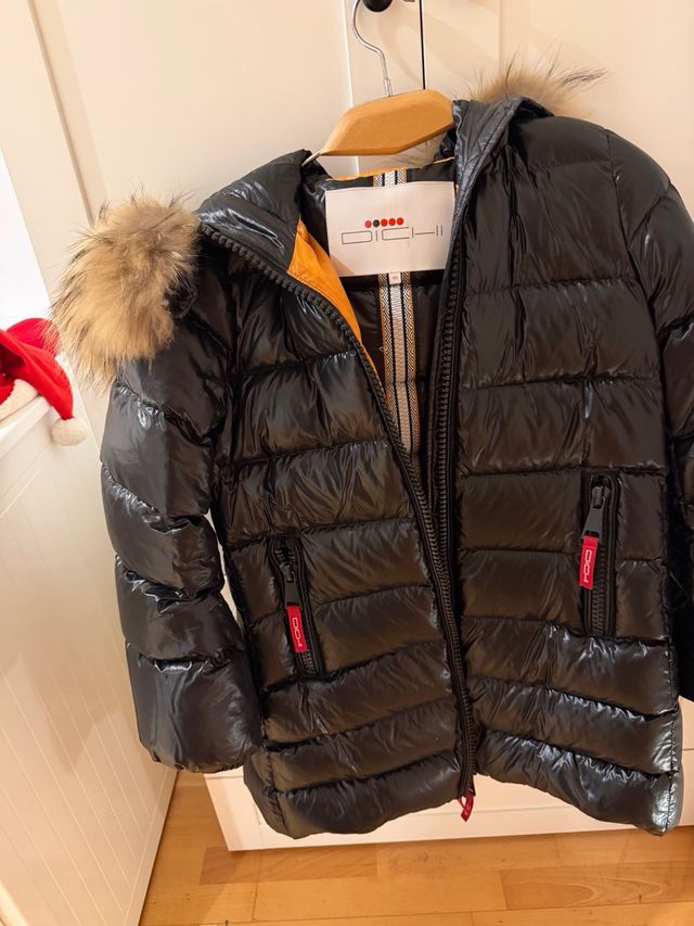 Abrigo Dichi Negro con Capucha y Pelo . talla 40