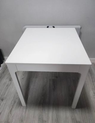 Mesa blanca extensible de madera