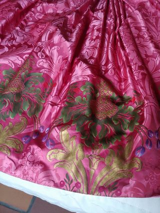 Traje de Fallera rosa y blanco, pintado a mano