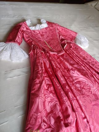 Traje de Fallera rosa y blanco, pintado a mano