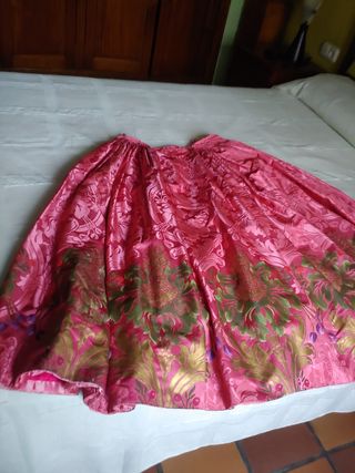 Traje de Fallera rosa y blanco, pintado a mano
