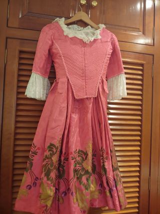 Traje de Fallera rosa y blanco, pintado a mano