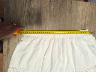 Falda larga blanca con detalles de encaje