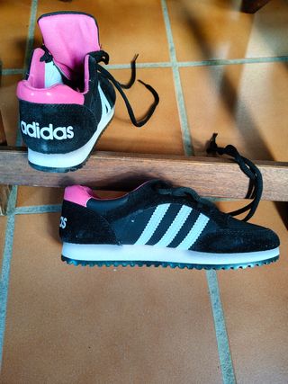 Zapatillas Adidas Negras y Rosas