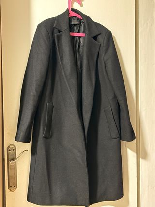 Abrigo negro Zara