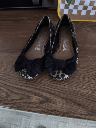 Bailarinas leopardo con lazo negro